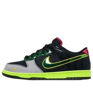 division-street-nike-dunk-low-what-the-duck-home-HV1454-001-2-Photoroom-square_941a104b-4f06-40fb-b15f-de274700e859.jpg