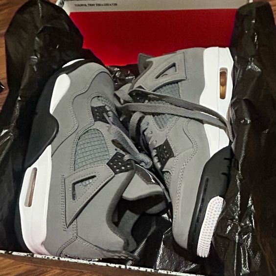 Air Jordan 4 Retro ‘Cool Grey’ photo review
