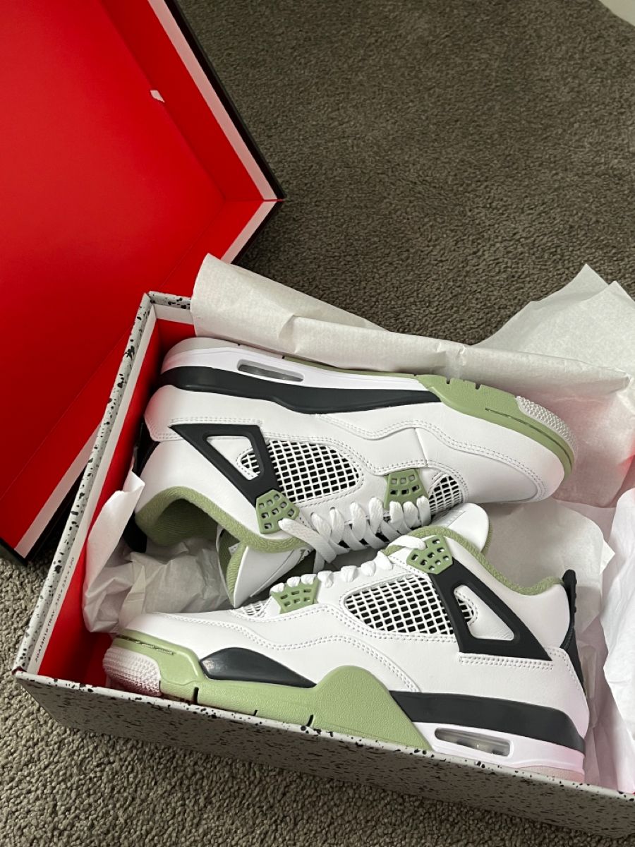 Air Jordan 4 Retro ‘Seafoam’ photo review