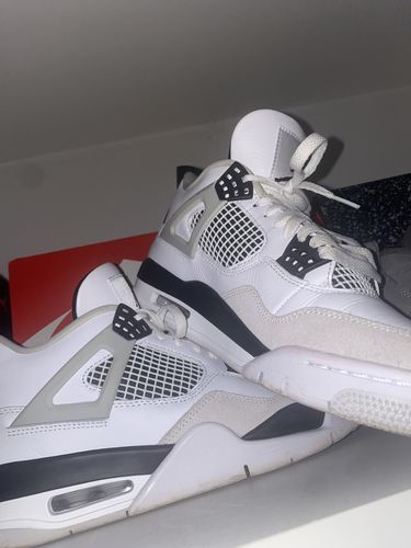Air Jordan 4 Retro ‘Military Black’ photo review