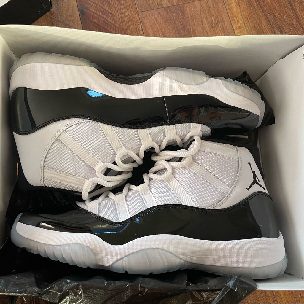 Air Jordan 11 Retro ‘Concord’ photo review