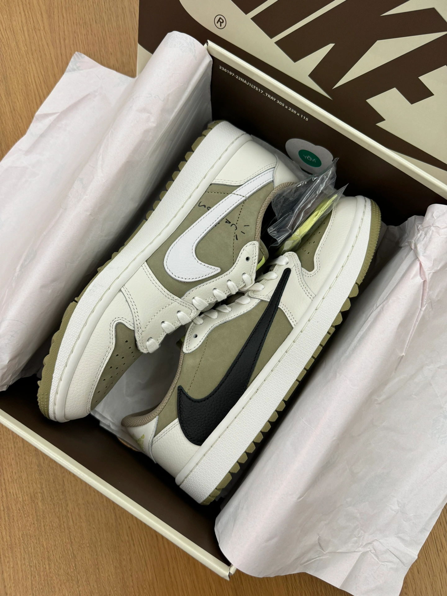 Air Jordan 1 Low Golf x Travis Scott ‘Neutral Olive’ photo review