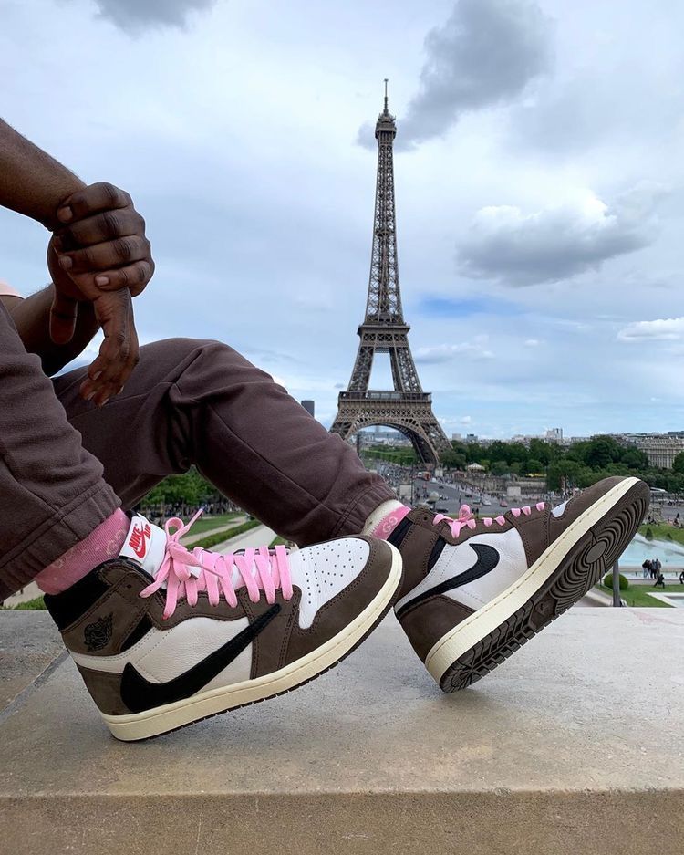 Air Jordan 1 Retro High OG x Travis Scott ‘Mocha’ photo review