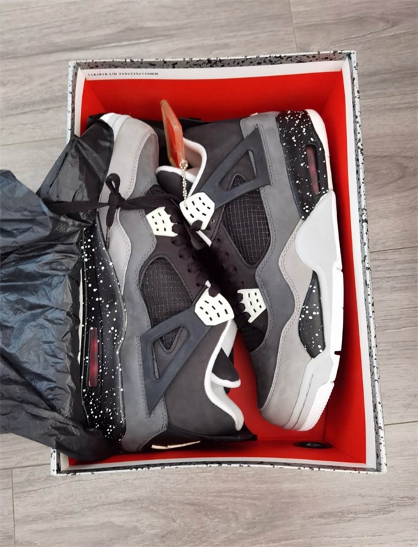 Air Jordan 4 Retro ‘Fear’ photo review