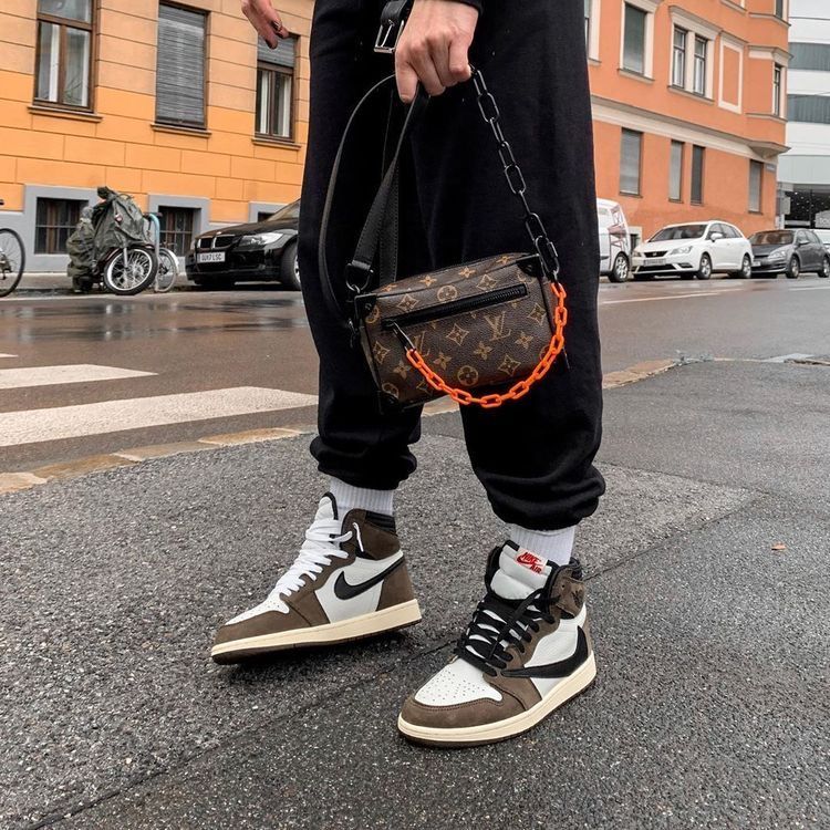 Air Jordan 1 Retro High OG x Travis Scott ‘Mocha’ photo review