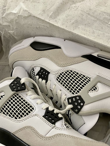 Air Jordan 4 Retro ‘Military Black’ photo review