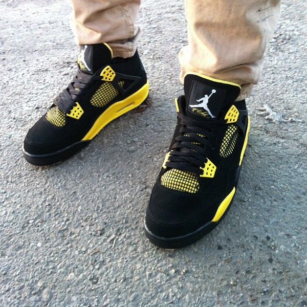 Air Jordan 4 Retro ‘Thunder’ photo review