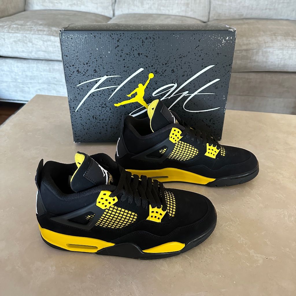 Air Jordan 4 Retro ‘Thunder’ photo review