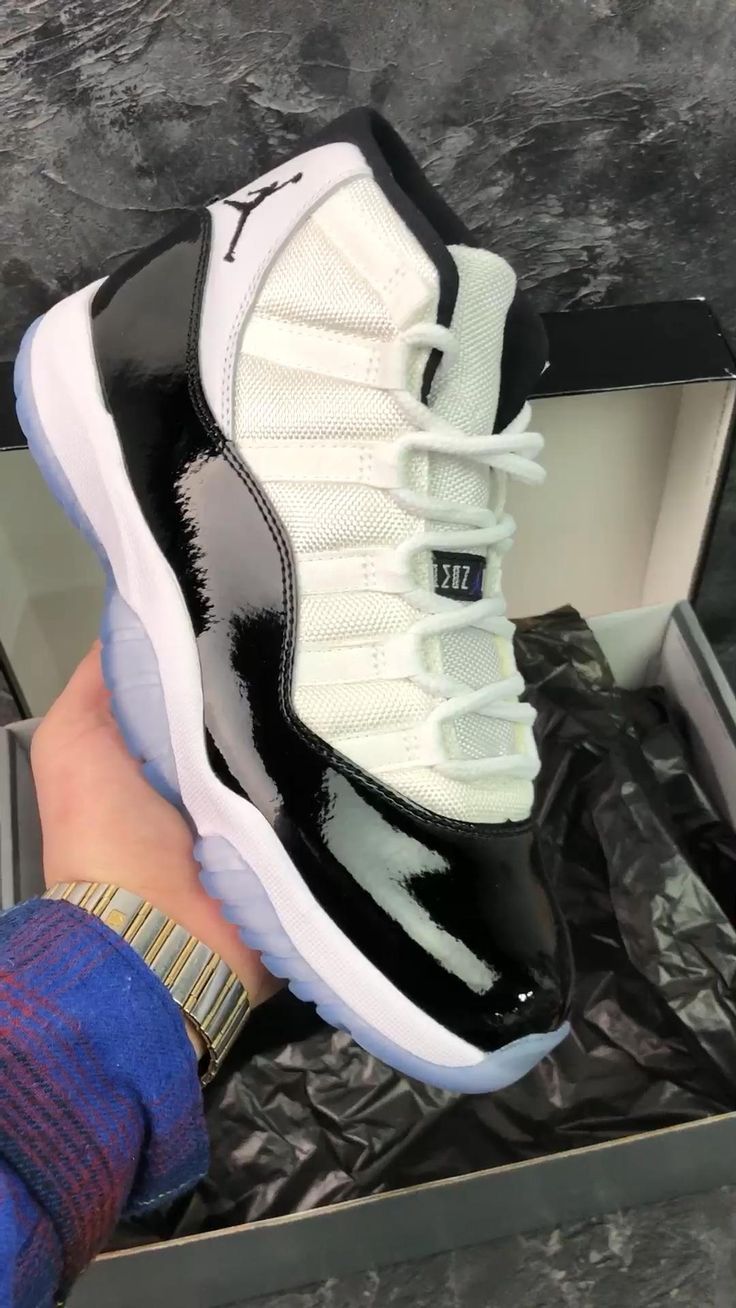 Air Jordan 11 Retro ‘Concord’ photo review
