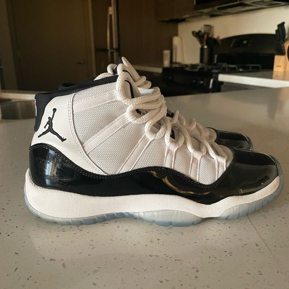 Air Jordan 11 Retro ‘Concord’ photo review