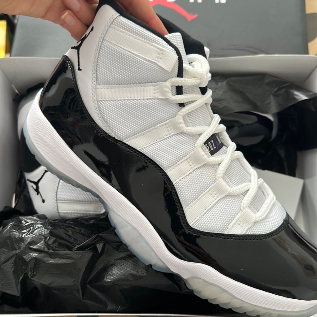 Air Jordan 11 Retro ‘Concord’ photo review