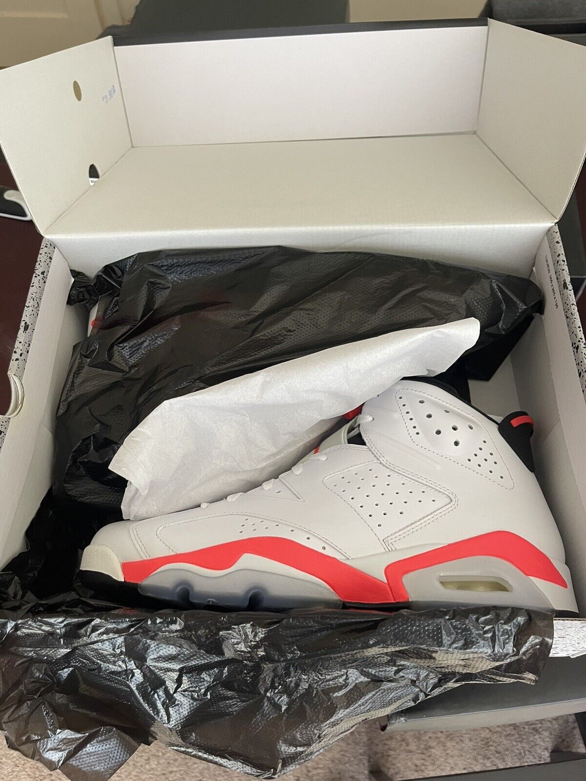 Air Jordan 6 Retro ‘White Infrared’ photo review