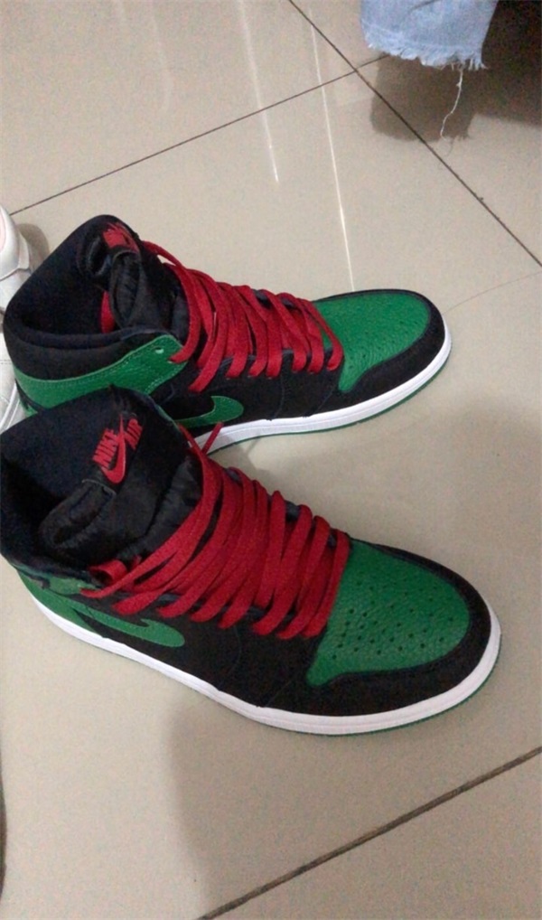 Air Jordan 1 Retro High OG ‘Pine Green 2.0’ photo review