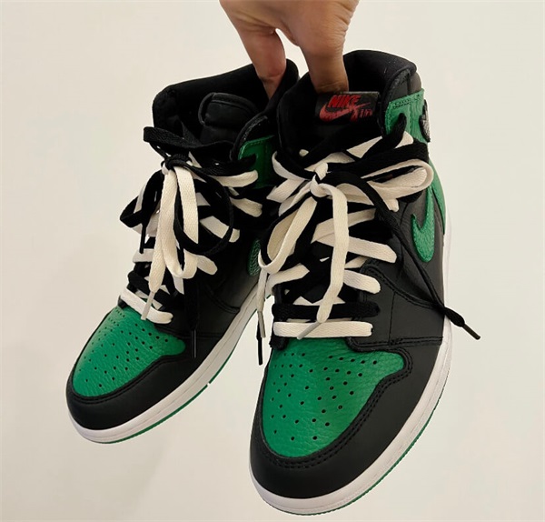 Air Jordan 1 Retro High OG ‘Pine Green 2.0’ photo review