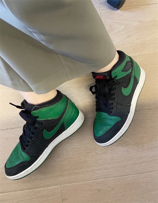 Air Jordan 1 Retro High OG ‘Pine Green 2.0’ photo review