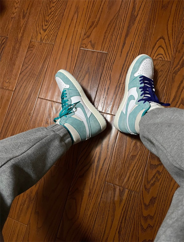 Air Jordan 1 Retro High OG ‘Turbo Green’ photo review