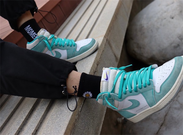 Air Jordan 1 Retro High OG ‘Turbo Green’ photo review
