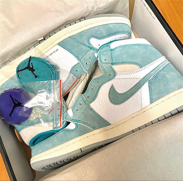 Air Jordan 1 Retro High OG ‘Turbo Green’ photo review