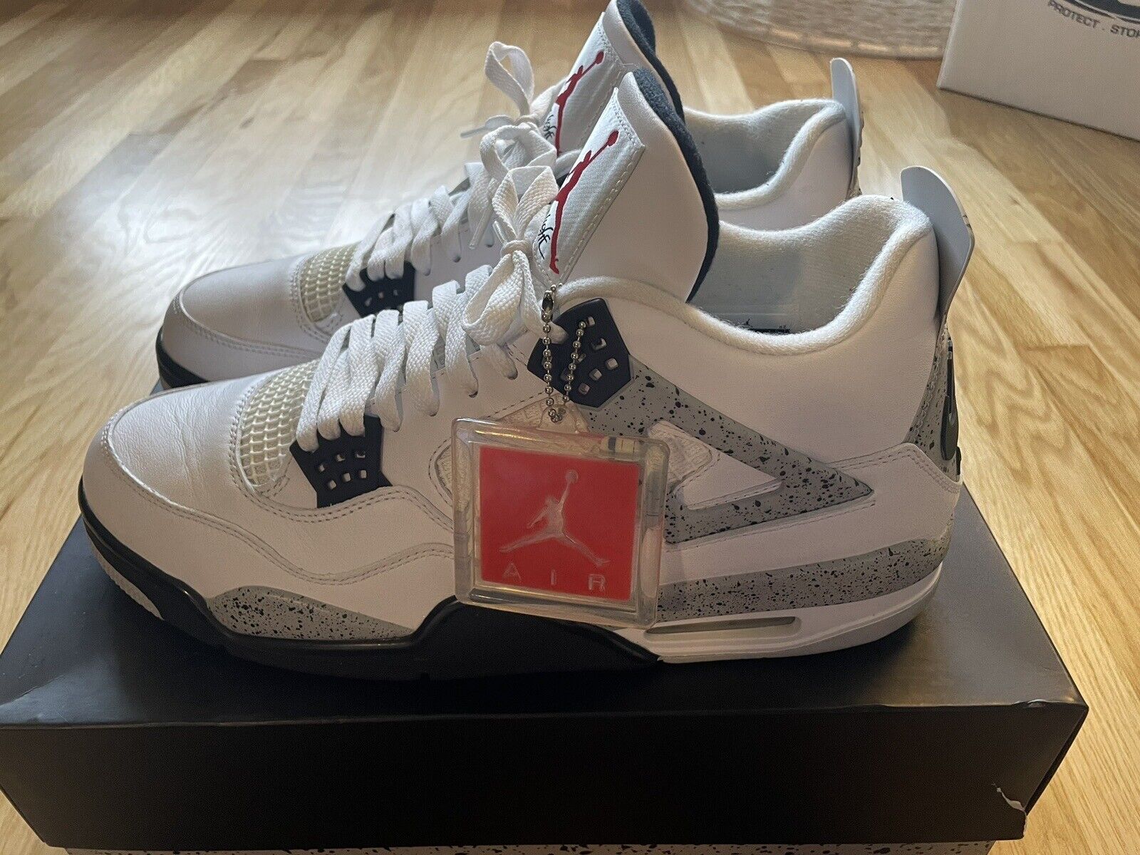 Air Jordan 4 Retro OG ‘White Cement’ photo review