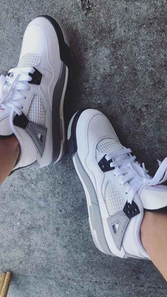 Air Jordan 4 Retro OG ‘White Cement’ photo review