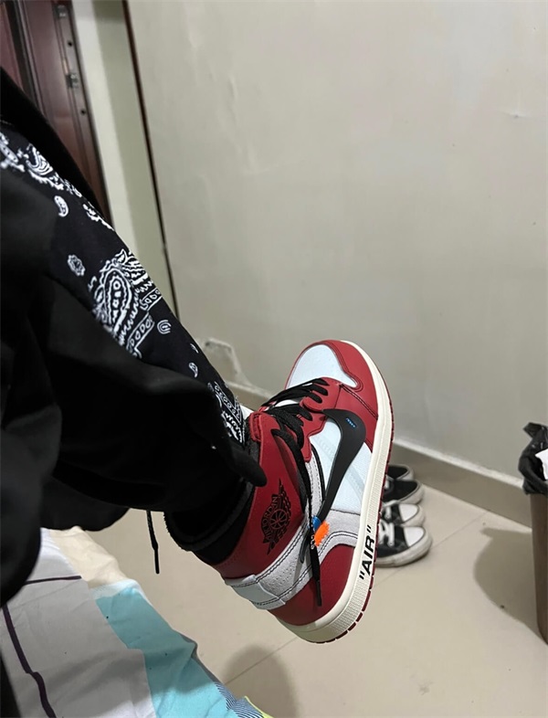 Air Jordan 1 x Off-White Retro High OG ‘Chicago’ photo review