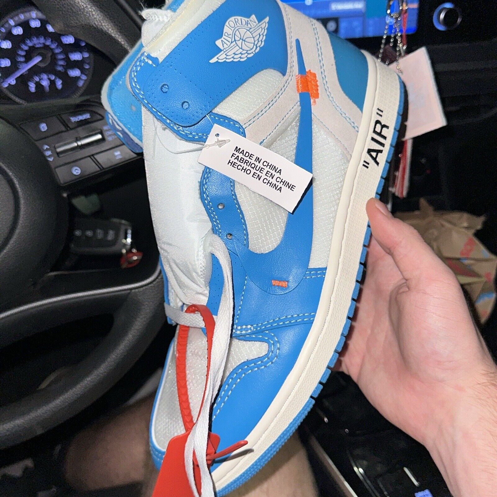 Air Jordan 1 x Off-White Retro High OG ‘UNC’ photo review