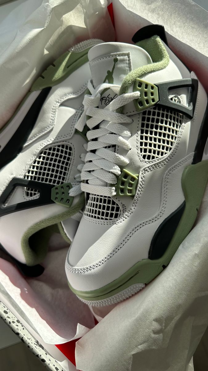 Air Jordan 4 Retro ‘Seafoam’ photo review
