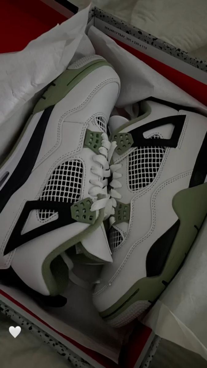 Air Jordan 4 Retro ‘Seafoam’ photo review