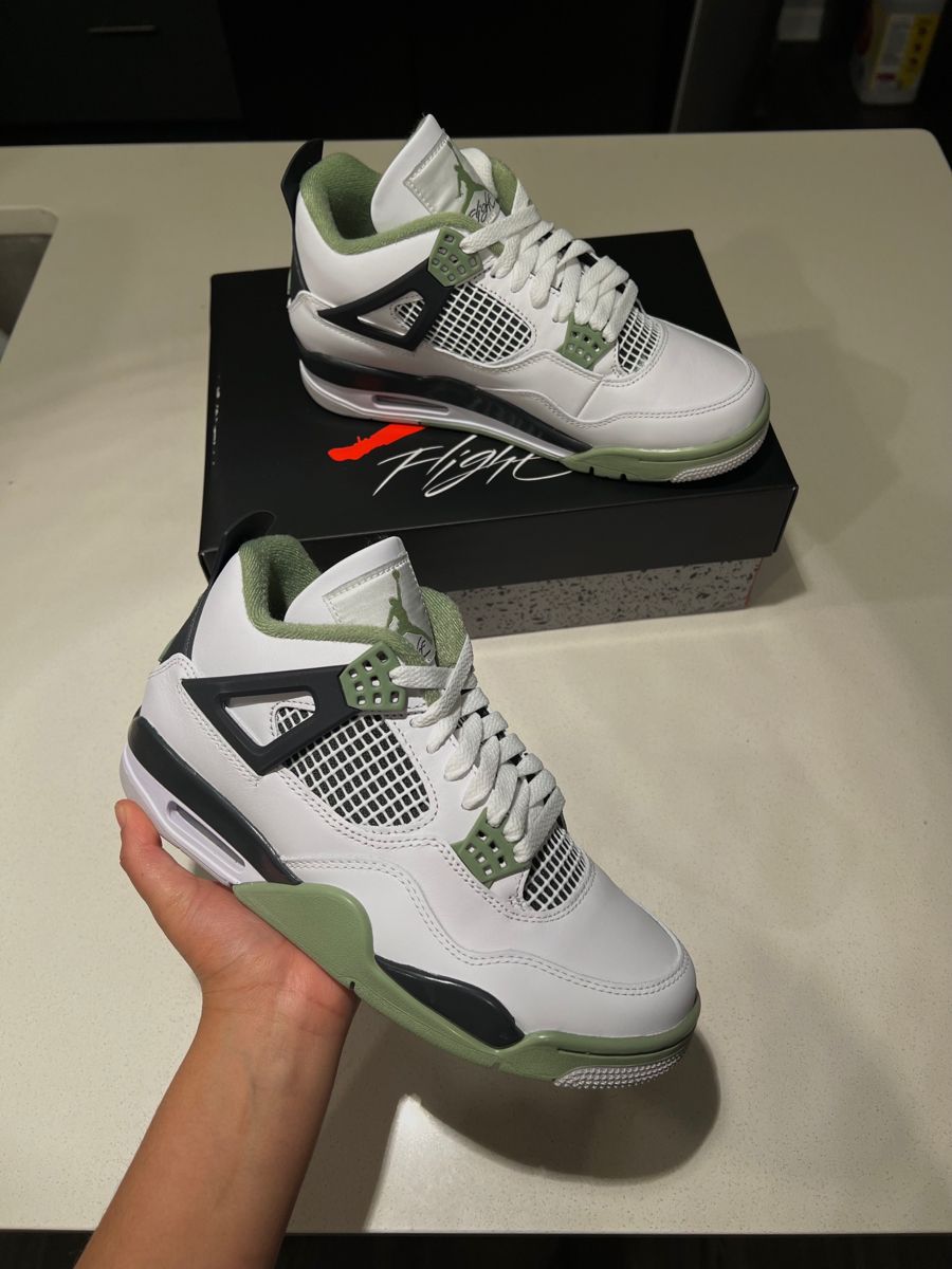 Air Jordan 4 Retro ‘Seafoam’ photo review