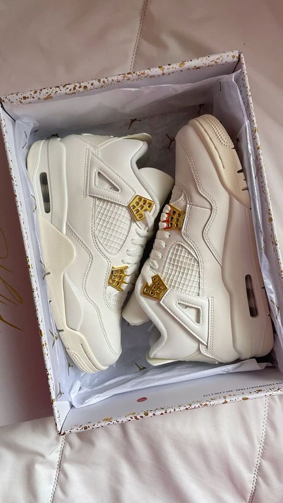 Air Jordan 4 Retro ‘Metallic Gold’ photo review