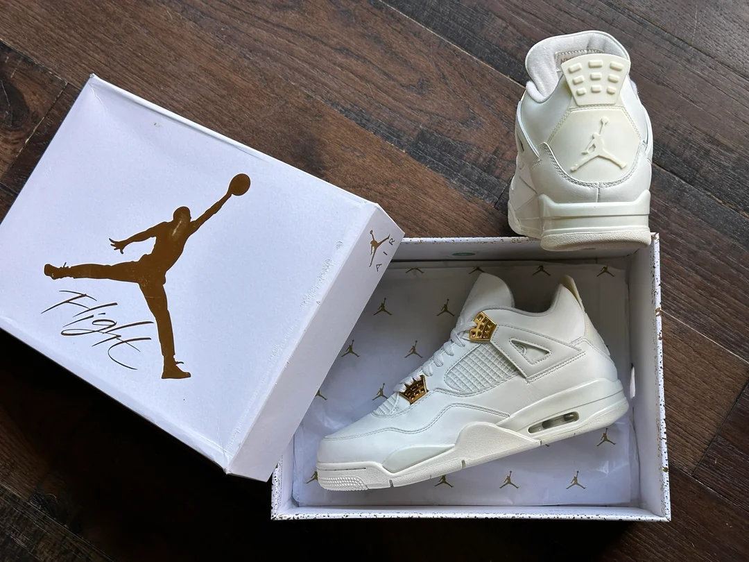 Air Jordan 4 Retro ‘Metallic Gold’ photo review