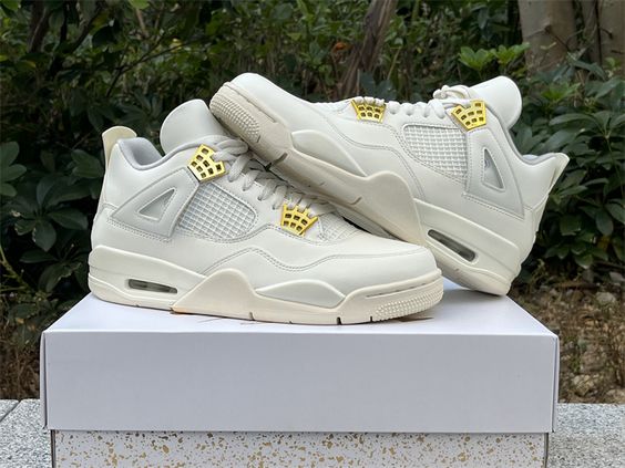 Air Jordan 4 Retro ‘Metallic Gold’ photo review
