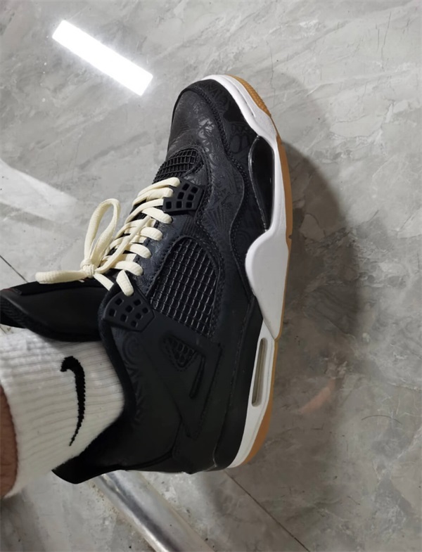 Air Jordan 4 Retro ‘Black Laser’ photo review