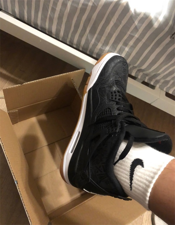 Air Jordan 4 Retro ‘Black Laser’ photo review