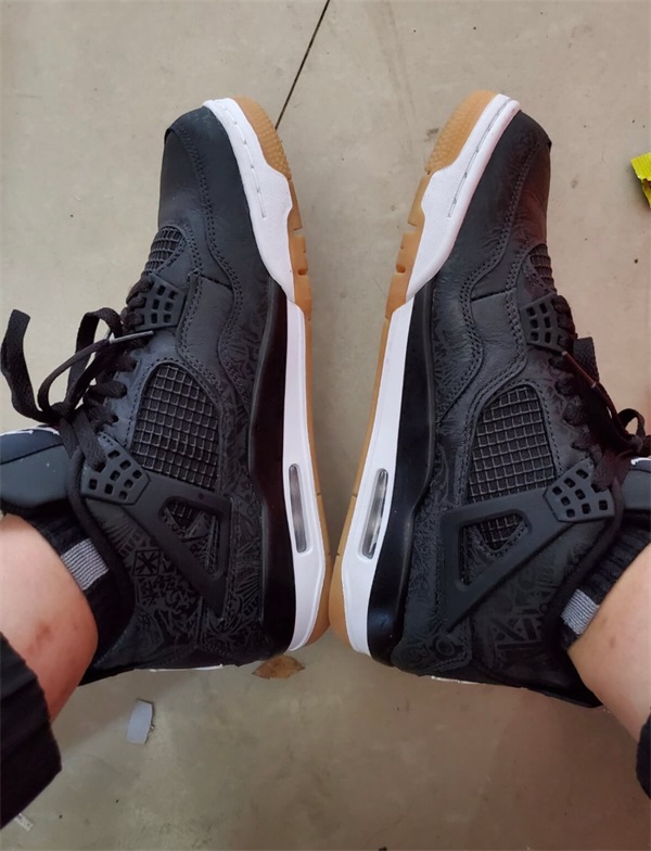 Air Jordan 4 Retro ‘Black Laser’ photo review
