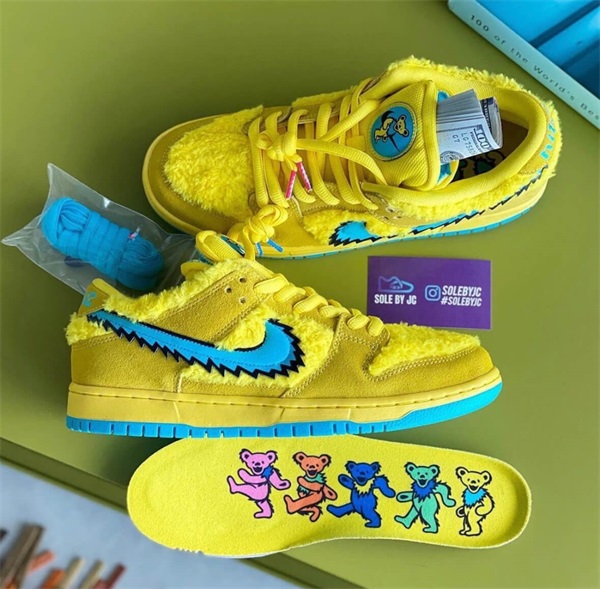  x Grateful Dead SB Dunk Low ‘Yellow Bear’ photo review