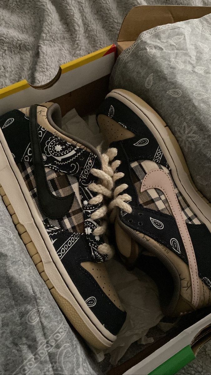  x Travis Scott SB Dunk Low Premium QS ‘Cactus Jack’ photo review