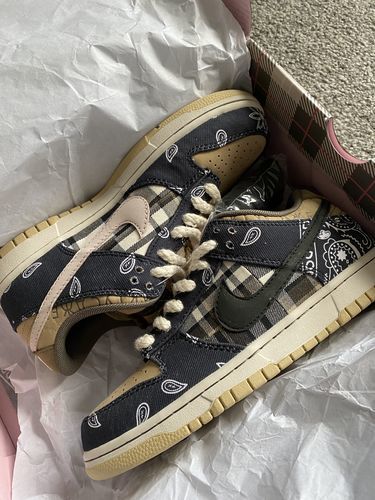  x Travis Scott SB Dunk Low Premium QS ‘Cactus Jack’ photo review