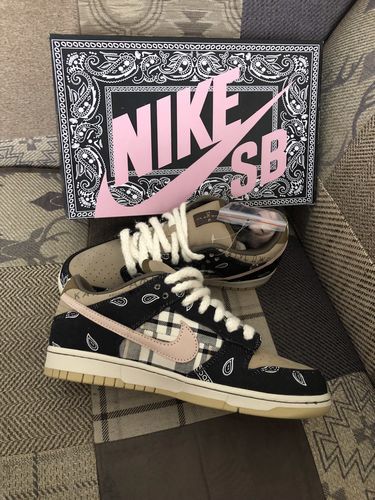  x Travis Scott SB Dunk Low Premium QS ‘Cactus Jack’ photo review