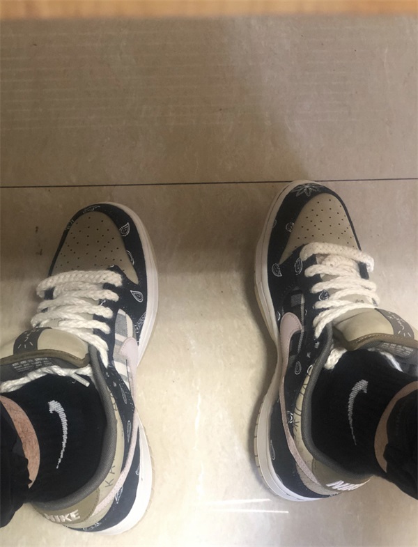  x Travis Scott SB Dunk Low Premium QS ‘Cactus Jack’ photo review