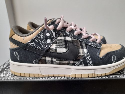  x Travis Scott SB Dunk Low Premium QS ‘Cactus Jack’ photo review