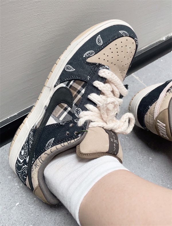  x Travis Scott SB Dunk Low Premium QS ‘Cactus Jack’ photo review