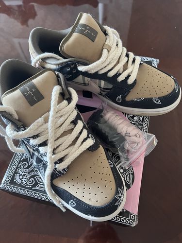  x Travis Scott SB Dunk Low Premium QS ‘Cactus Jack’ photo review