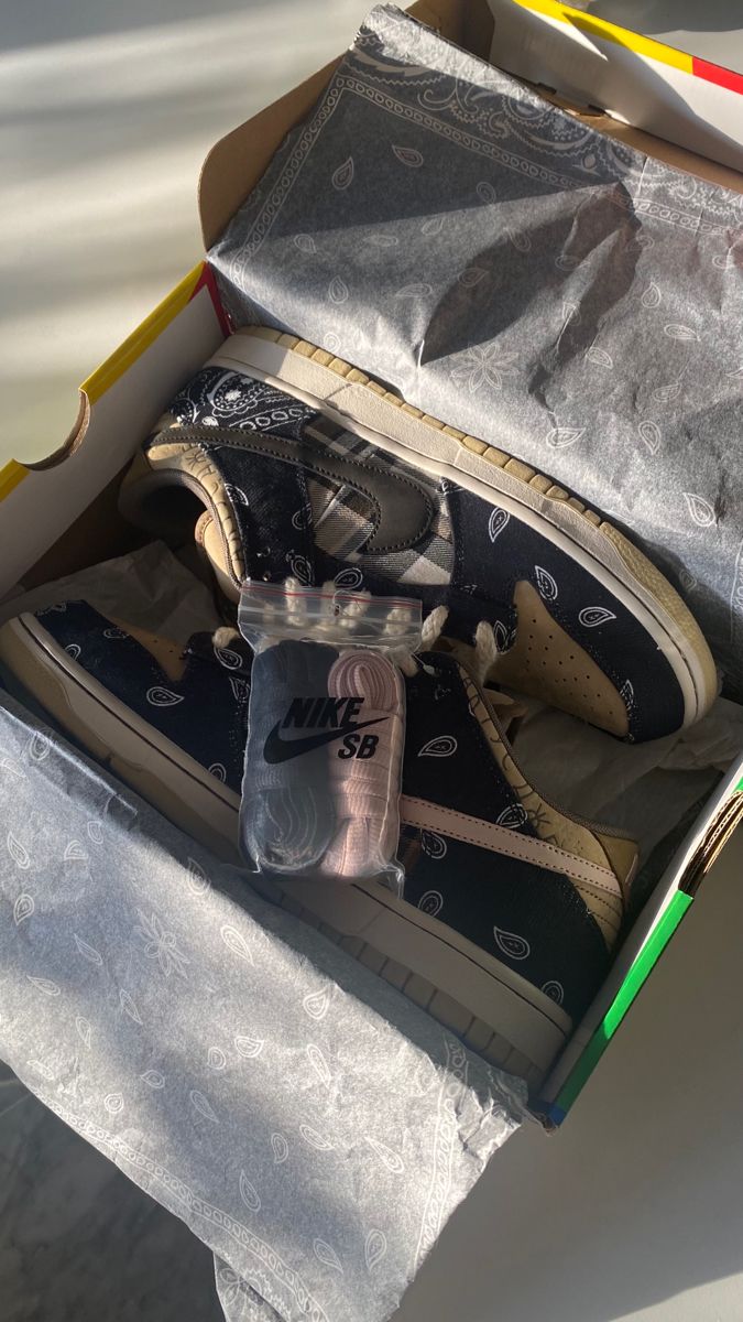  x Travis Scott SB Dunk Low Premium QS ‘Cactus Jack’ photo review