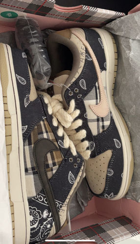  x Travis Scott SB Dunk Low Premium QS ‘Cactus Jack’ photo review