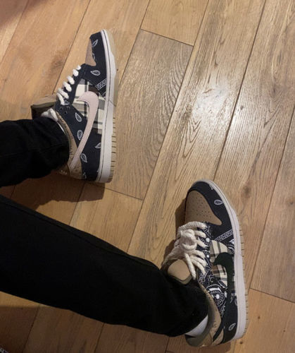  x Travis Scott SB Dunk Low Premium QS ‘Cactus Jack’ photo review