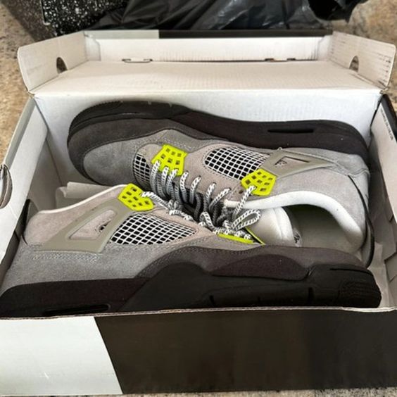Air Jordan 4 Retro SE ‘Neon 95’ photo review