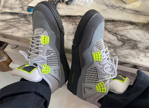 Air Jordan 4 Retro SE ‘Neon 95’ photo review