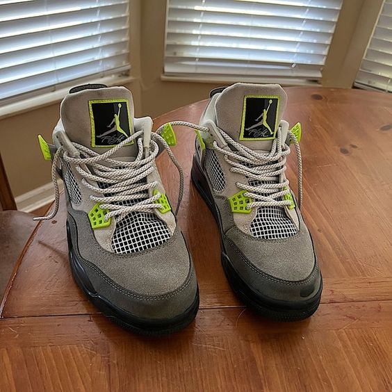 Air Jordan 4 Retro SE ‘Neon 95’ photo review
