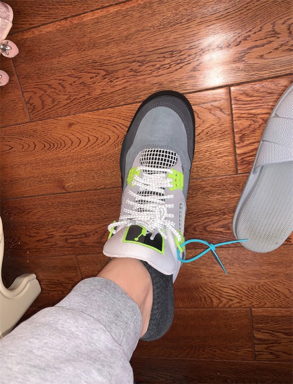 Air Jordan 4 Retro SE ‘Neon 95’ photo review